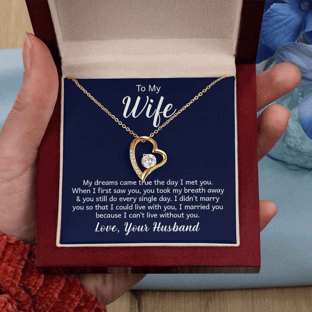 A dazzling Forever Love Necklace